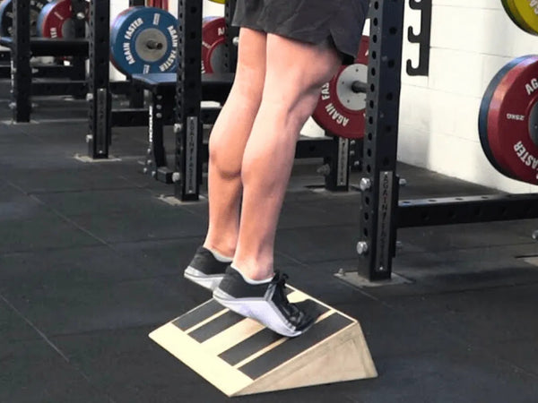 Le Calf Raise : l'exercice MAGIQUE pour des genoux et des chevilles Infaillibles - MOUVERS.CO