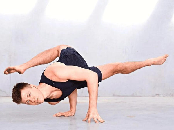 Comprendre la locomotion selon Ido Portal : origines, bienfaits et bases pour débuter une pratique fluide et instinctive du mouvement animal