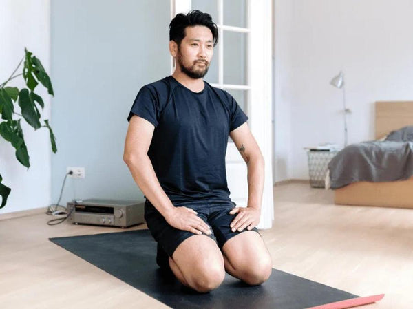 Le Seiza : Comment l'assise traditionnelle japonaise peut aider à traiter les douleurs aux genoux et à les renforcer