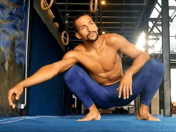 Tout savoir sur le Deep Squat (Squat Profond). Pourquoi on devrait tous être capable de le faire et comment le rétablir ?